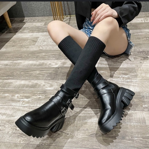 Chunky Black Boots with Buckles Primadonna From Italy - Picture 1 of 9